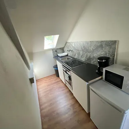 Emas 8 Mit 2 Einzelbetten, Kueche, Dusche, Tv Apartment