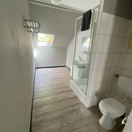 Apartment Emas 8 Mit 2 Einzelbetten, Kueche, Dusche, Tv Krefeld