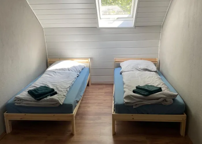 Emas 8 Mit 2 Einzelbetten, Kueche, Dusche, Tv